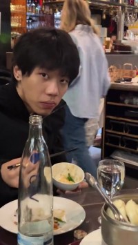 BLG官方分享选手就餐日常：Wei吃饭用的竟然是盆！